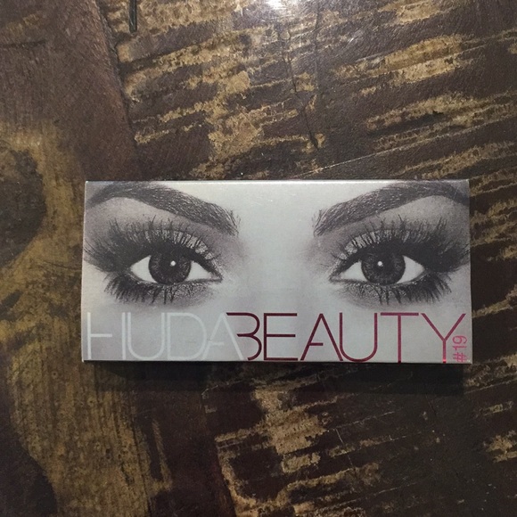 HUDA BEAUTY Other - Hudabeauty eyelashes